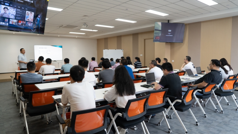 范纳尔（Fannal）的8D培训提高了问题解决技能。