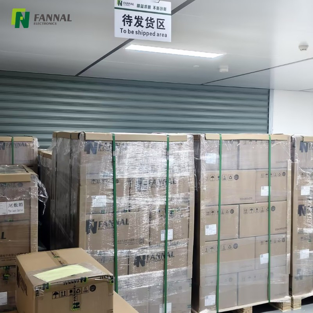 11.6' 触摸屏，带 I&sup2;C 接口 戴手套触摸，水兼容